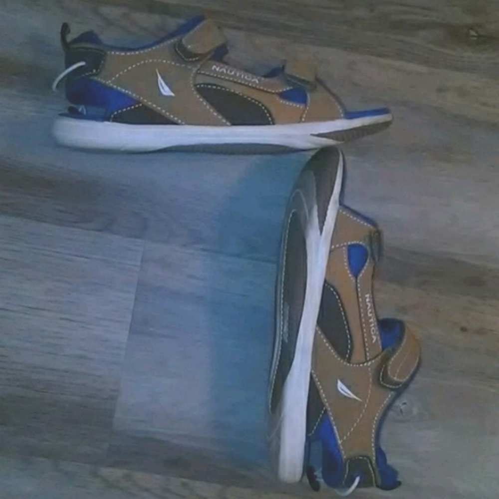 Shoes - Picture 2 of 3